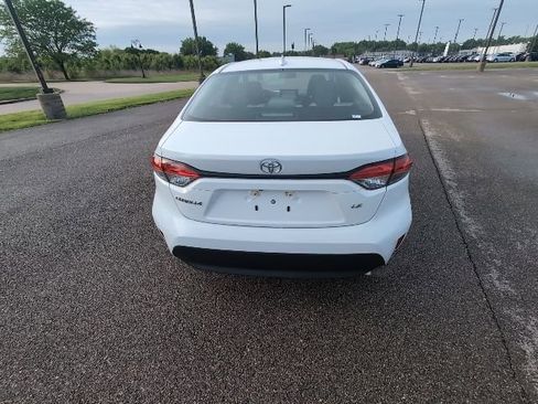 Used 2026 Toyota Corolla LE FWD image 6