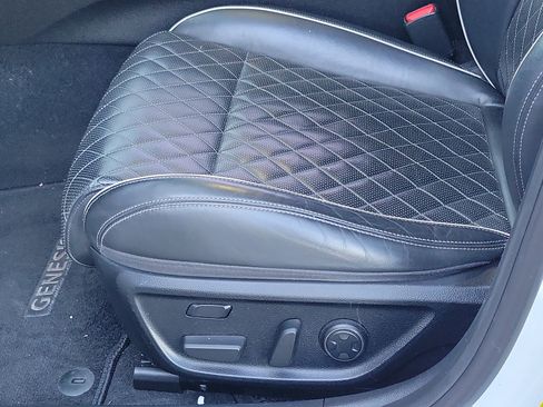 Used 2019 Genesis G70 2.0T Advanced w/ Sport Package RWD image 18
