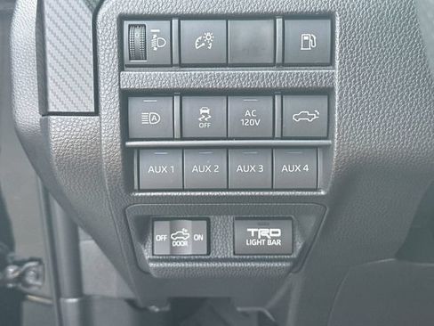Used 2025 Toyota Tacoma TRD Pro AWD/4WD image 18
