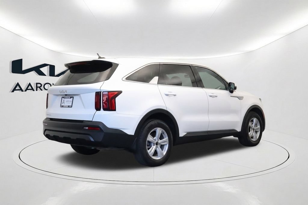 Used 2023 Kia Sorento LX FWD image 4