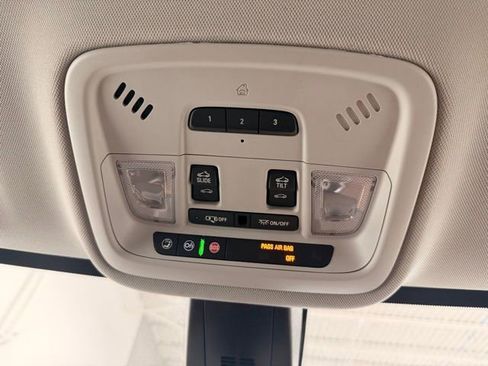Used 2018 Chevrolet Traverse High Country AWD/4WD image 39