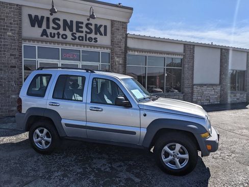 Used 2006 Jeep Liberty Sport AWD/4WD image 2