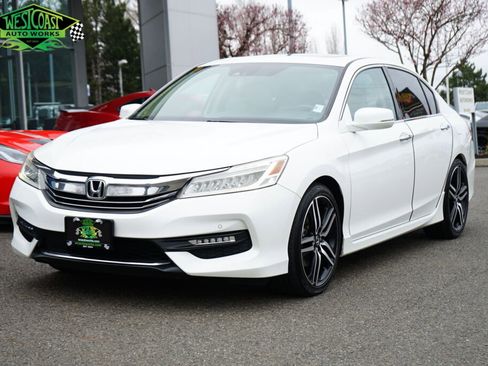 Used 2017 Honda Accord Touring image 1