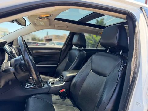 Used 2019 Chrysler 300 Limited RWD image 24