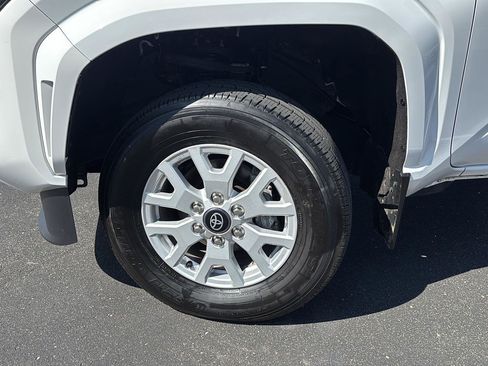 Used 2024 Toyota Tacoma SR5 AWD/4WD image 5