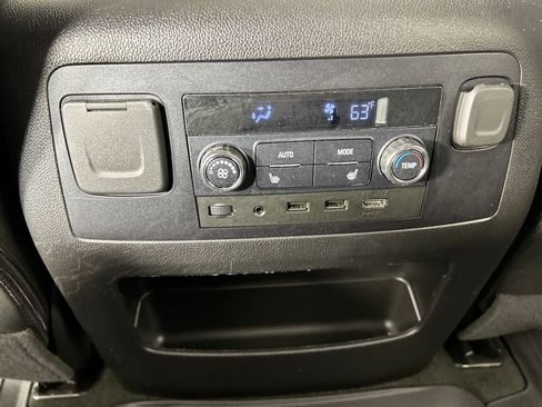 Used 2018 GMC Yukon Denali w/ Denali Ultimate Package AWD/4WD image 18