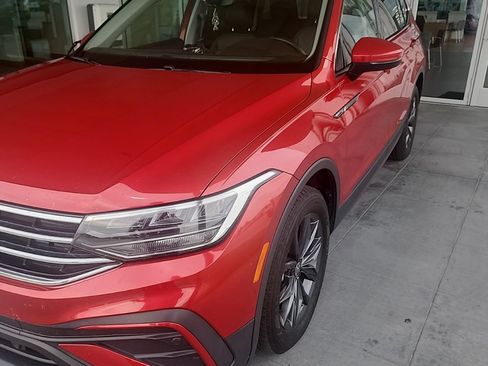 Used 2022 Volkswagen Tiguan SE AWD/4WD image 2