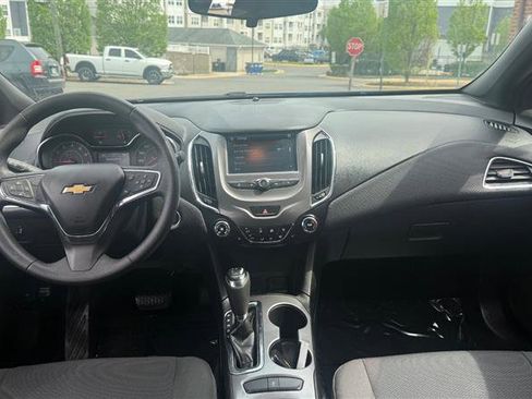 Used 2017 Chevrolet Cruze LT w/ Convenience Package image 23