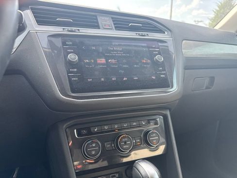 Used 2018 Volkswagen Tiguan SE w/ 18" Alloy Wheels Package FWD image 10