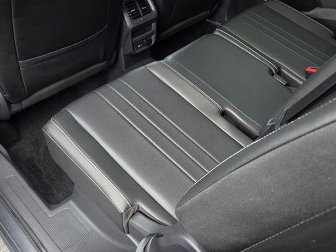 Certified 2023 Volkswagen Tiguan SE FWD image 41