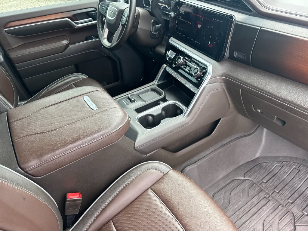 Used 2024 GMC Sierra 3500 Denali w/ Technology Package AWD/4WD image 15