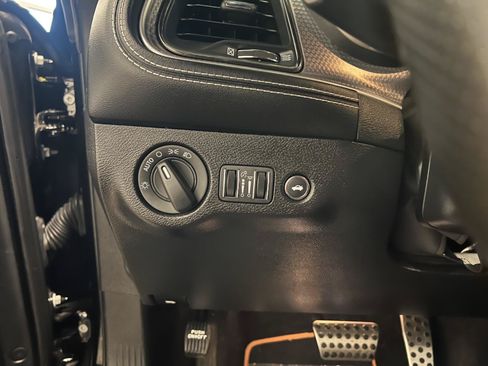 Used 2022 Dodge Challenger SRT Hellcat RWD image 15