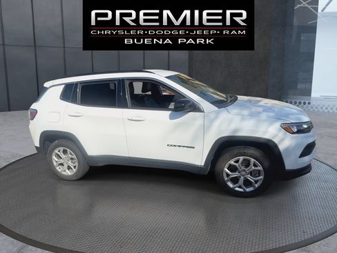 Used 2024 Jeep Compass Latitude AWD/4WD image 9