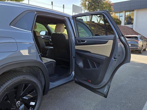 New 2026 Volkswagen Atlas Cross Sport SE AWD/4WD image 29