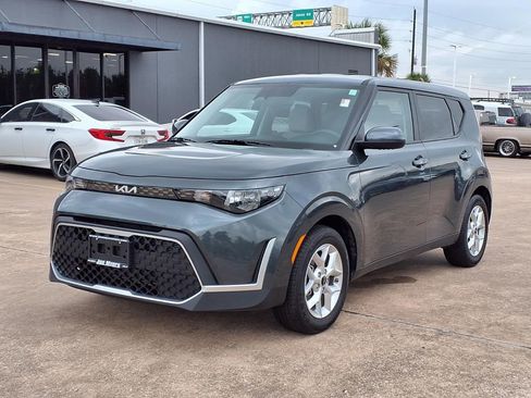 Certified 2023 Kia Soul LX w/ LX Technology Package FWD image 3