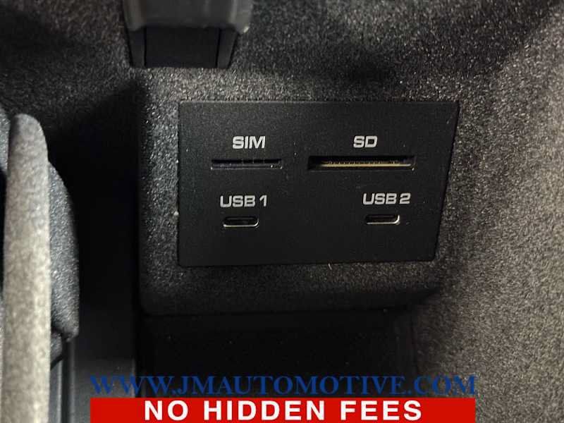 Used 2023 Porsche Macan AWD/4WD image 36