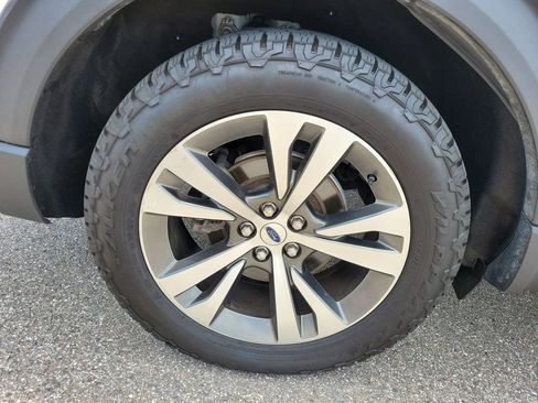 Used 2020 Ford Explorer Platinum w/ Premium Technology Package AWD/4WD image 6