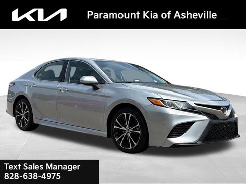 Used 2019 Toyota Camry SE FWD image 1