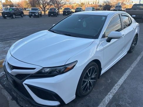 Used 2024 Toyota Camry SE image 12