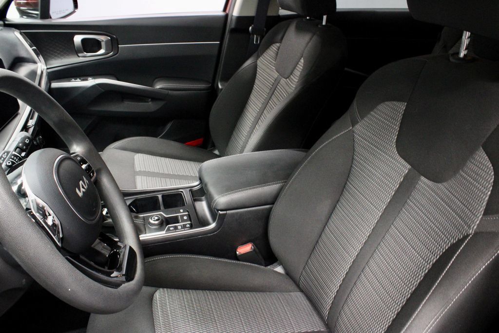 Used 2024 Kia Sorento LX FWD image 23