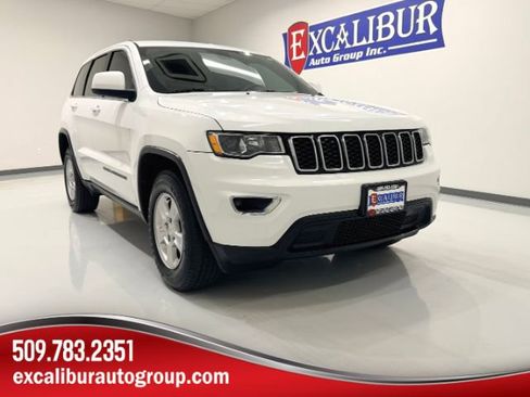 Used 2017 Jeep Grand Cherokee Laredo AWD/4WD image 4