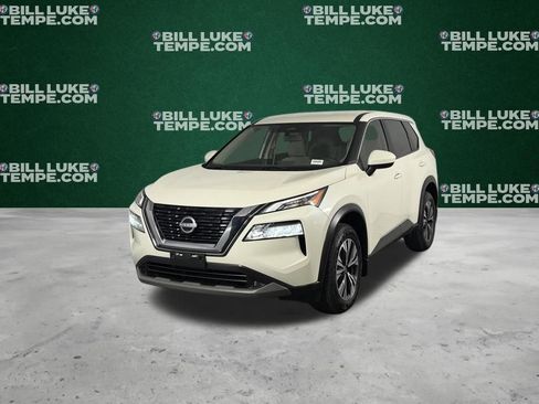 Used 2023 Nissan Rogue SV image 4