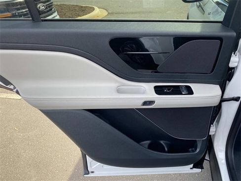 New 2026 Lincoln Aviator 2WD image 9