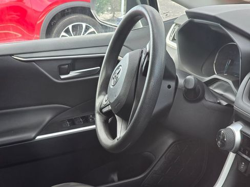 Used 2025 Toyota RAV4 XLE AWD/4WD image 18