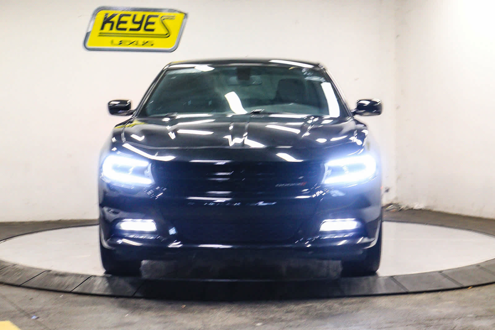 Used 2023 Dodge Charger SXT w/ Blacktop Package AWD/4WD image 2