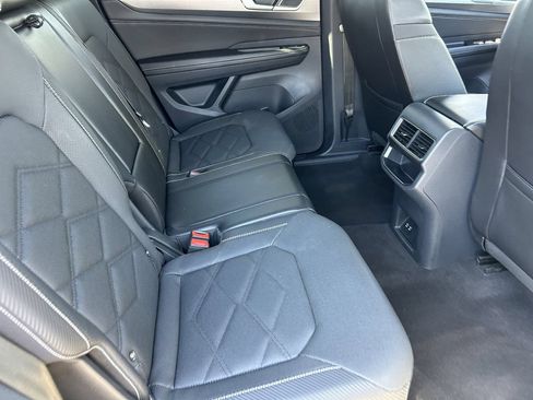 Used 2024 Volkswagen Atlas Cross Sport SE AWD/4WD image 14