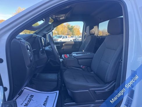 Used 2025 Chevrolet Silverado 3500 W/T image 17