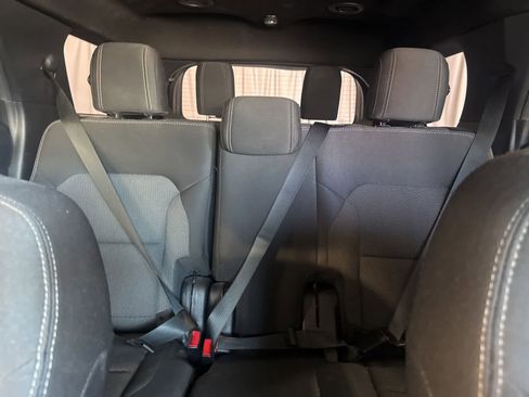 Used 2017 Ford Explorer XLT w/ Equipment Group 201A FWD image 19
