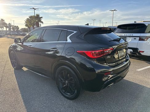 Used 2017 INFINITI QX30 image 7