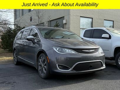 Used 2019 Chrysler Pacifica Limited w/ Tire & Wheel Group