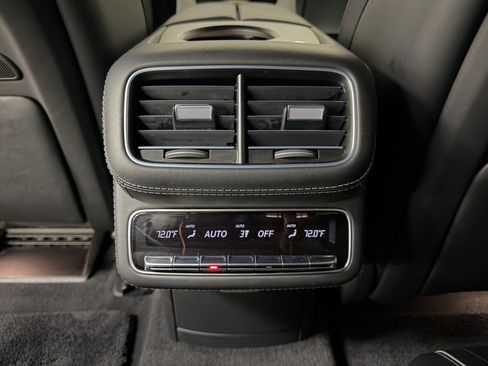 Used 2024 Mercedes-Benz Maybach GLS 600 4MATIC image 40