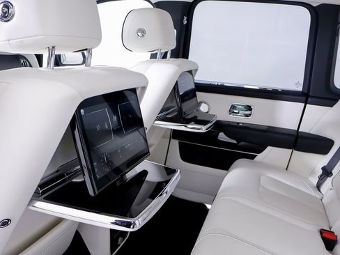 Used 2023 Rolls-Royce Cullinan w/ Technology Package AWD/4WD image 7