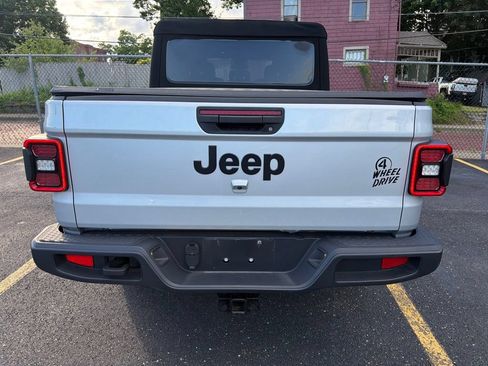 Used 2024 Jeep Gladiator Sport AWD/4WD image 12
