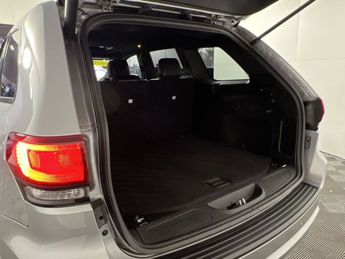 Used 2020 Jeep Grand Cherokee Altitude image 26