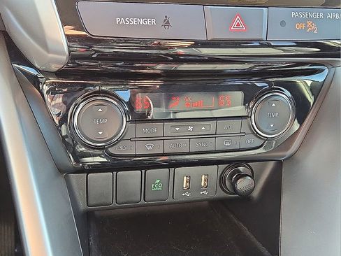 Used 2025 Mitsubishi Eclipse Cross SE image 28