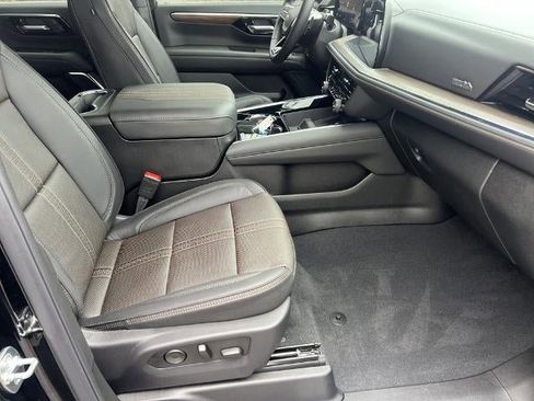 Used 2026 Chevrolet Tahoe High Country AWD/4WD image 16