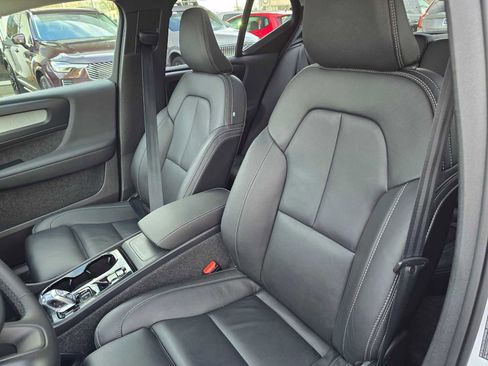 Certified 2025 Volvo XC40 B5 Plus image 21