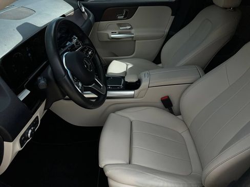 Used 2023 Mercedes-Benz GLA 250 w/ Premium Package image 17