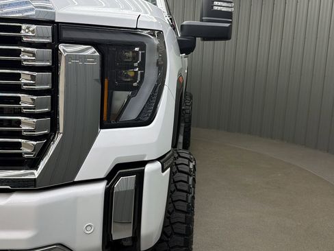 Used 2025 GMC Sierra 3500 Denali w/ Denali Reserve Package AWD/4WD image 13