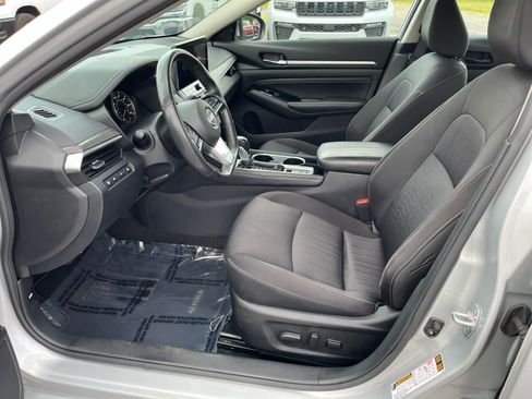 Used 2023 Nissan Altima 2.5 SV w/ SV Premium Package FWD image 11
