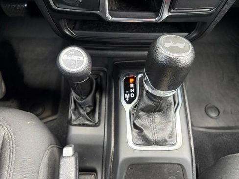 Used 2022 Jeep Wrangler Unlimited Sport AWD/4WD image 23