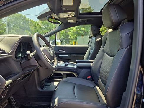 Used 2025 Toyota Sienna XLE Woodland Edition AWD/4WD image 13