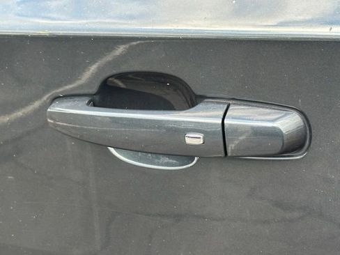 Used 2019 Chevrolet Traverse LT image 14