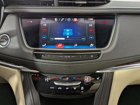 Used 2018 Cadillac XT5 Luxury w/ Driver Awareness Package image 23