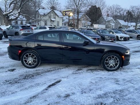 Used 2017 Dodge Charger SXT w/ AWD Plus Group image 6
