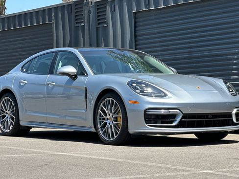 Certified 2021 Porsche Panamera image 10
